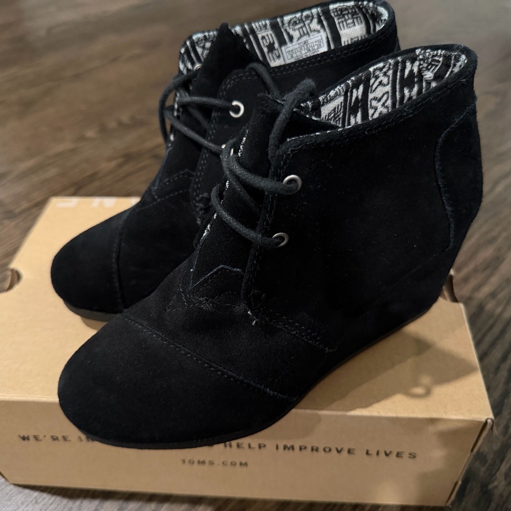 Toms Black Women's Desert Wedge Black Suede Boots